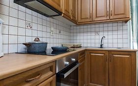 Vironas Delight 1Bd Apt With Lovely Balcony